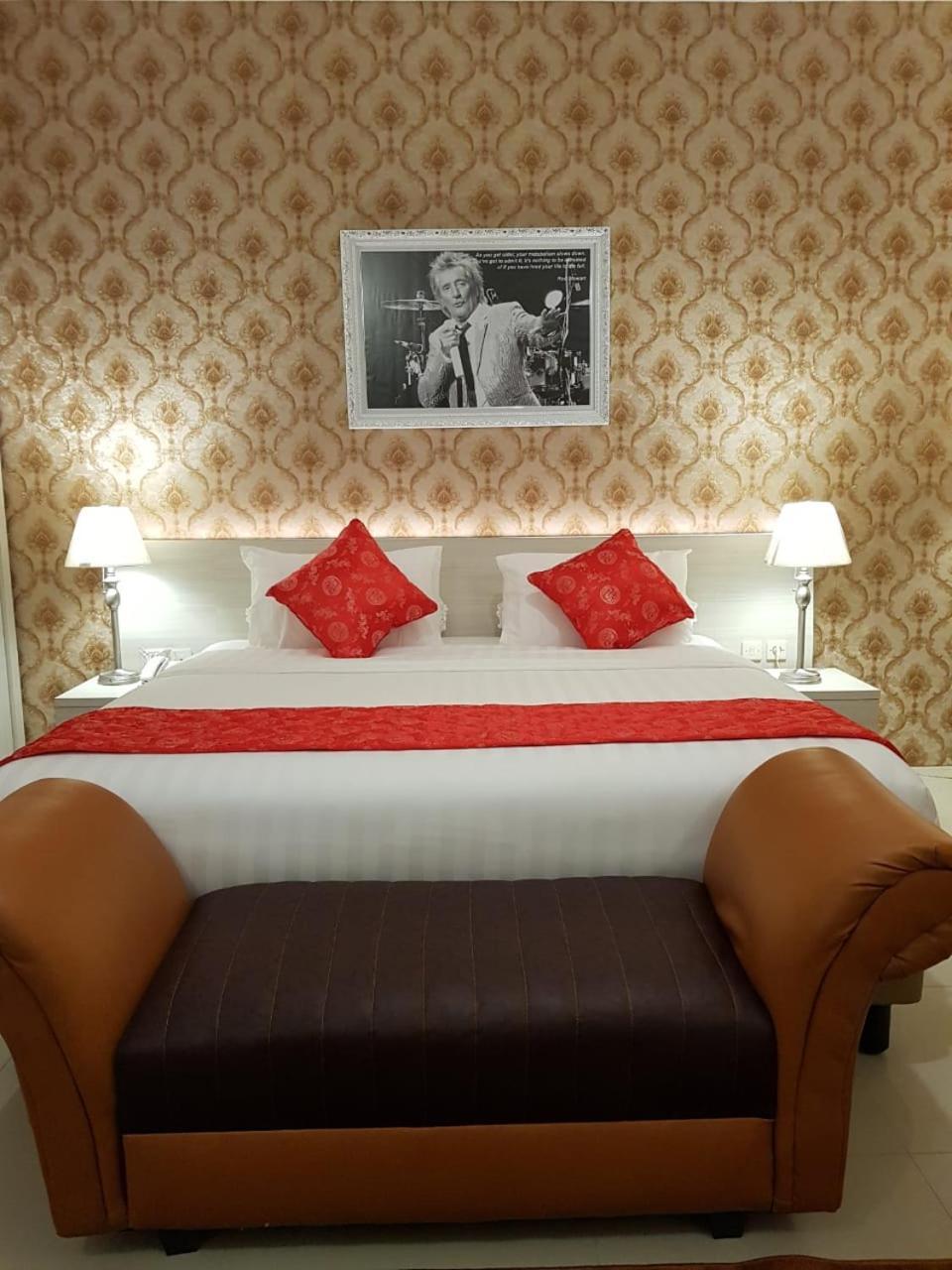Fortune Front One Hotel Kendari Exterior photo