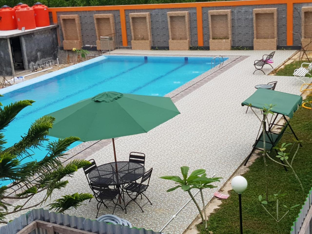 Fortune Front One Hotel Kendari Exterior photo