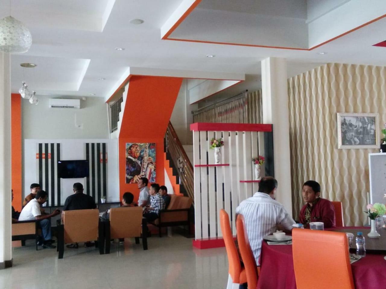 Fortune Front One Hotel Kendari Exterior photo