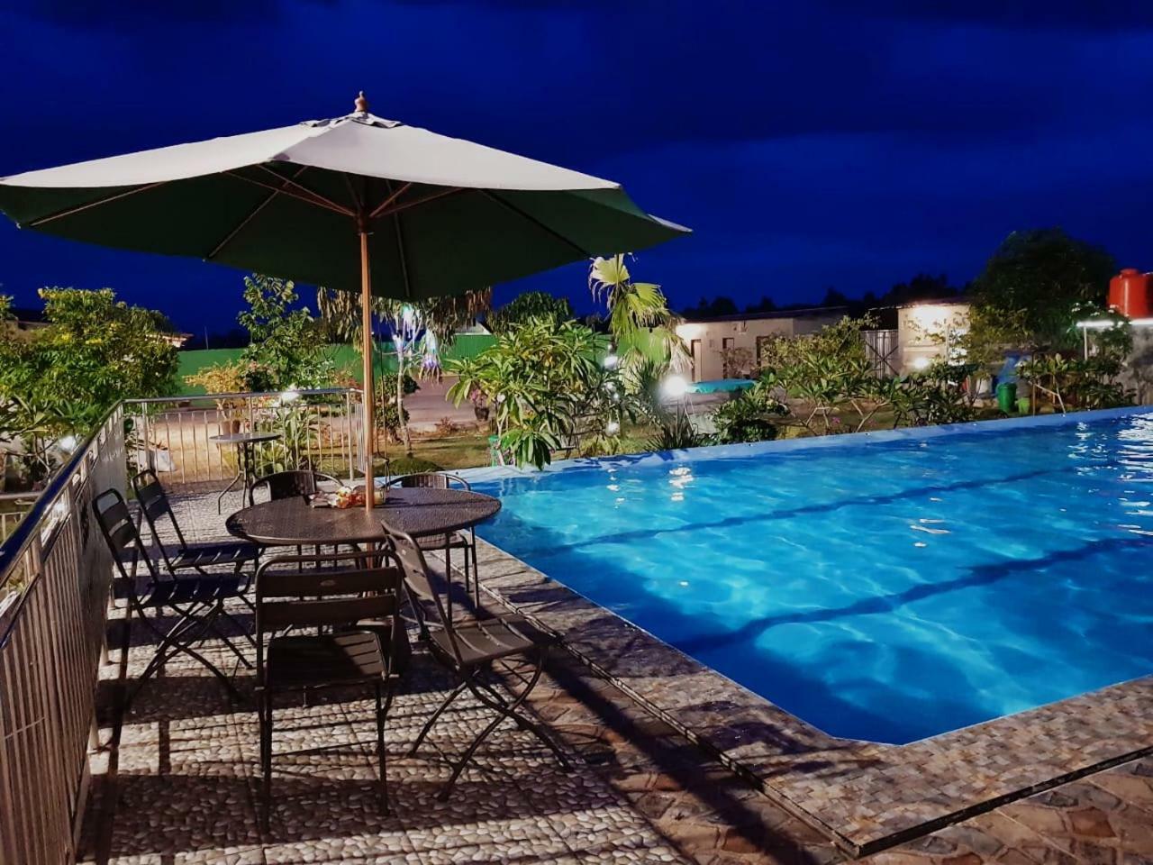 Fortune Front One Hotel Kendari Exterior photo