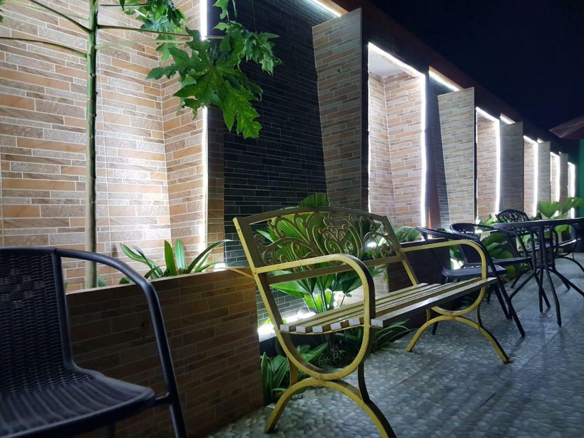 Fortune Front One Hotel Kendari Exterior photo