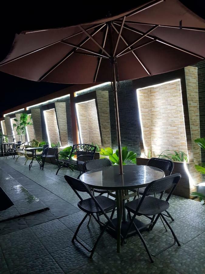 Fortune Front One Hotel Kendari Exterior photo