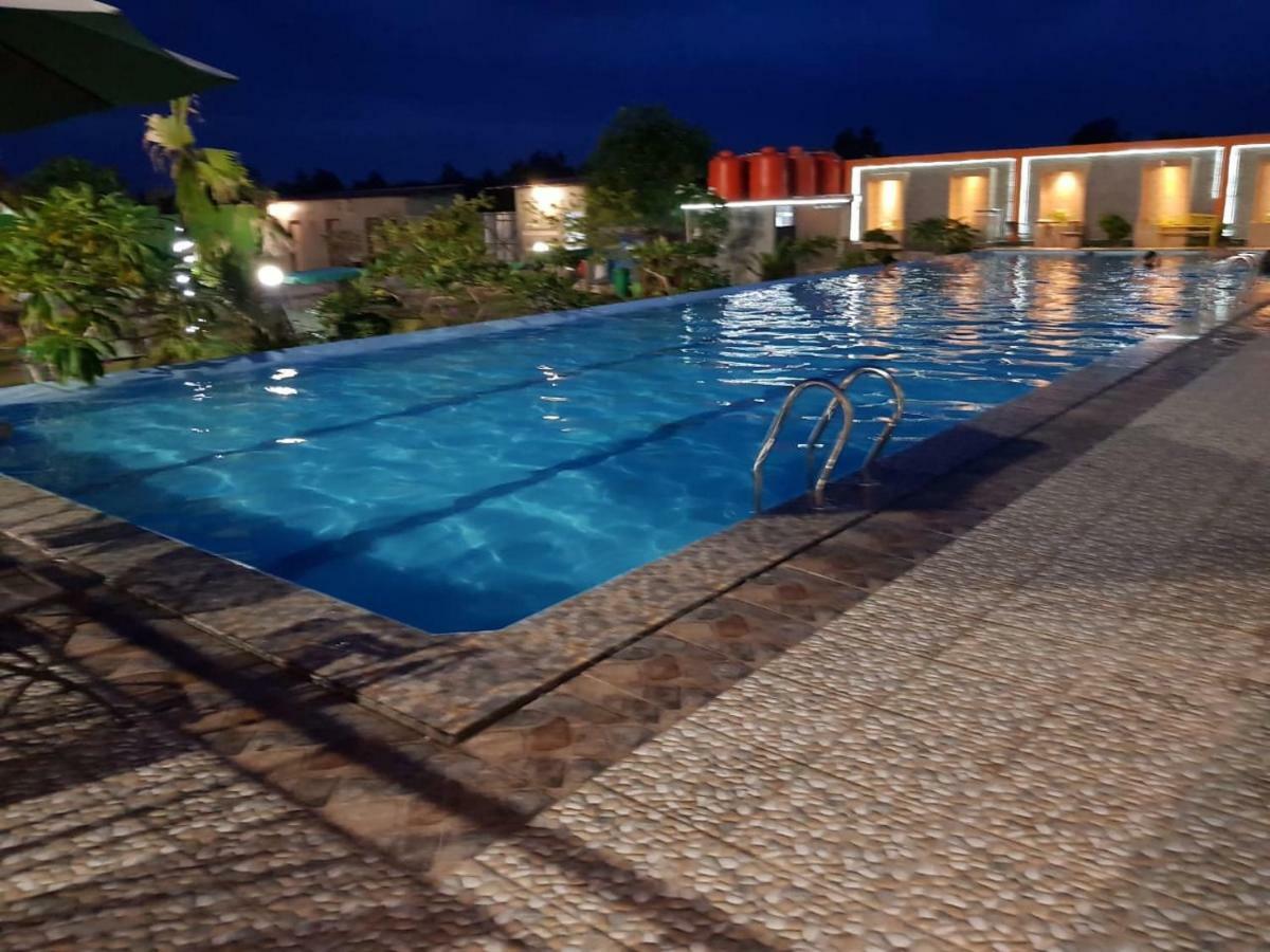 Fortune Front One Hotel Kendari Exterior photo
