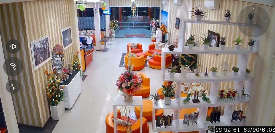 Fortune Front One Hotel Kendari Exterior photo