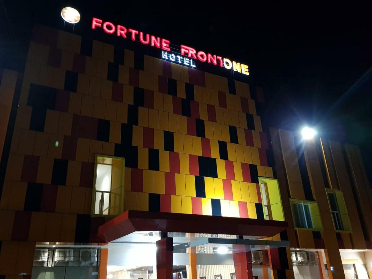 Fortune Front One Hotel Kendari Exterior photo