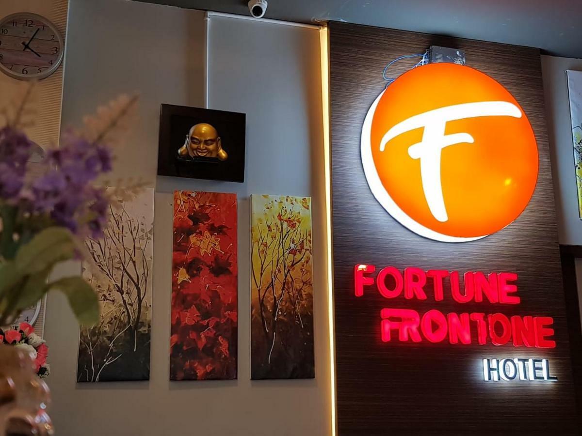 Fortune Front One Hotel Kendari Exterior photo